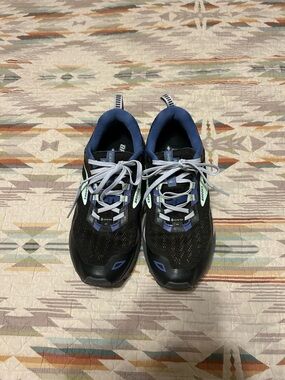 Brooks Women's Black and Blue Athletic Running Shoes with Light Gray Accents